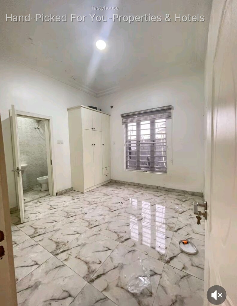 One bedroom and Parlour