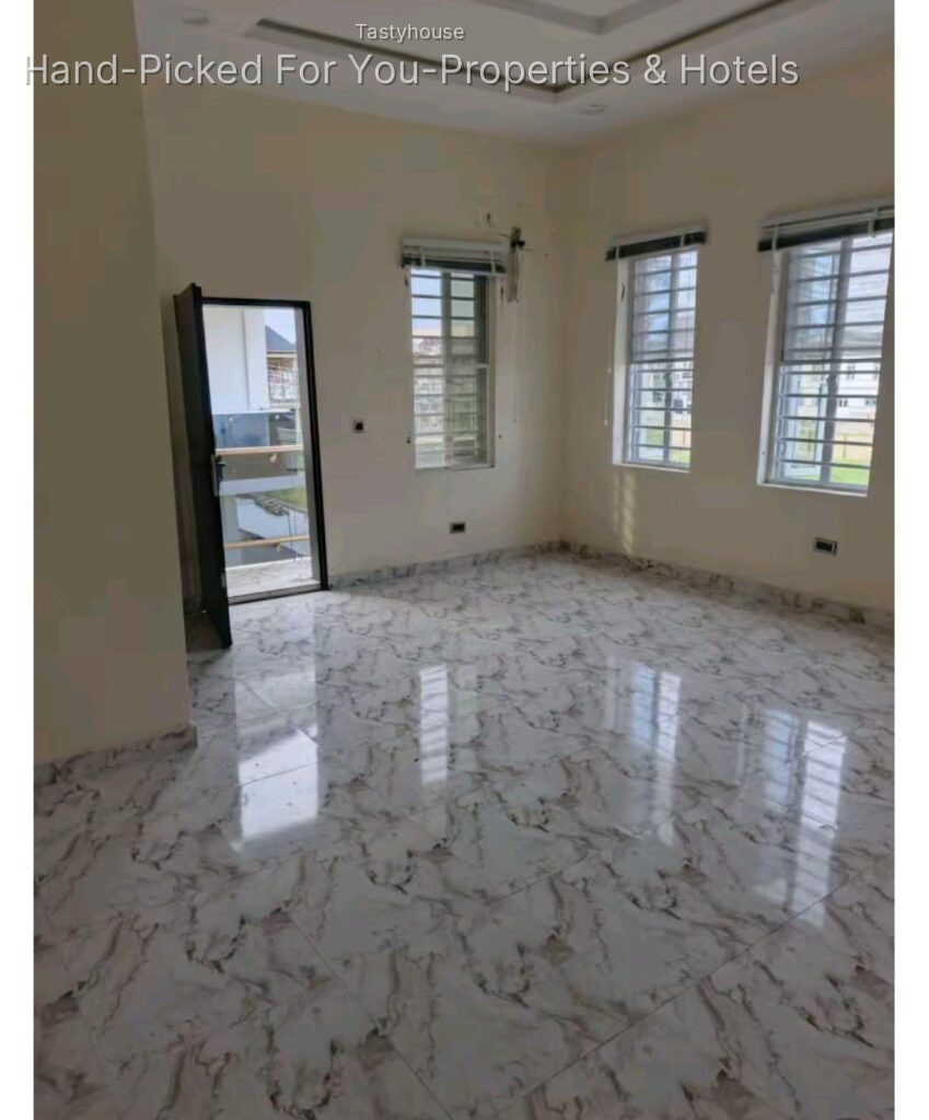 4 BEDROOM DUPLEX