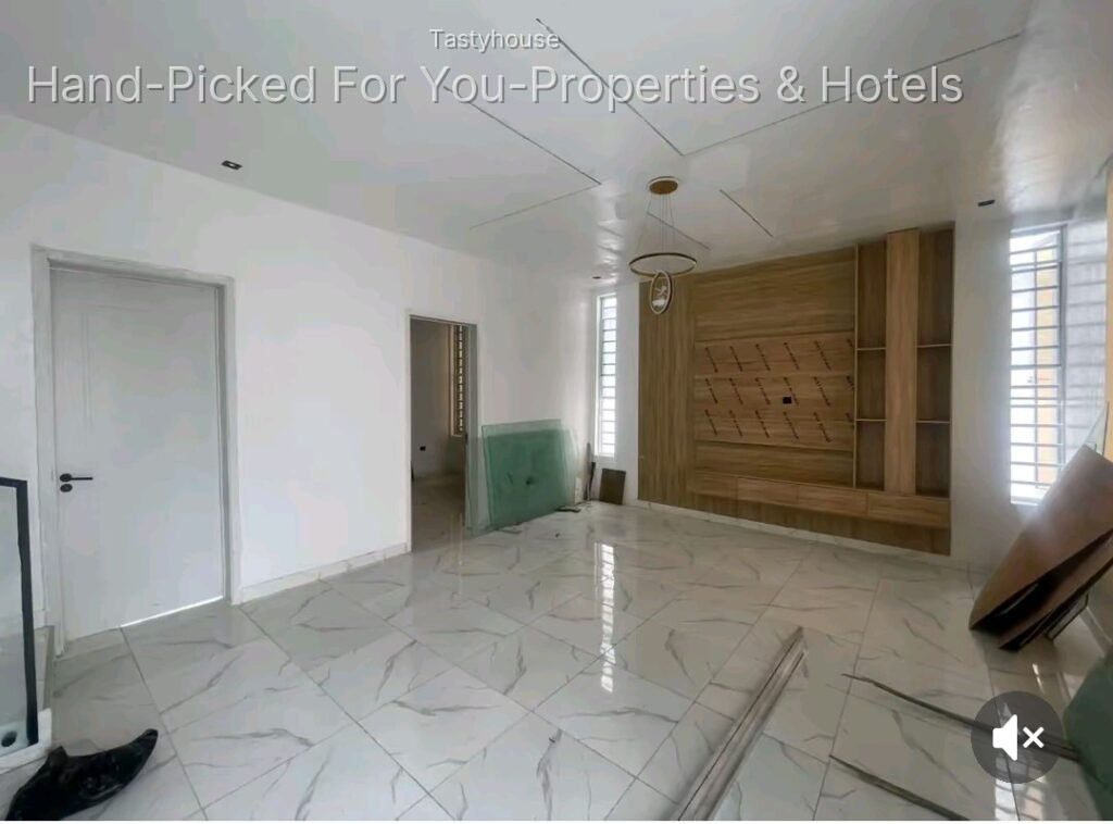 4 Bedroom Fully Detached House