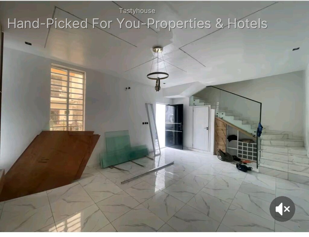 4 Bedroom Fully Detached House