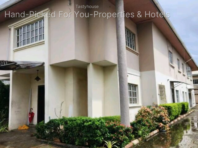 5 Bedroom Detached House + Penthouse