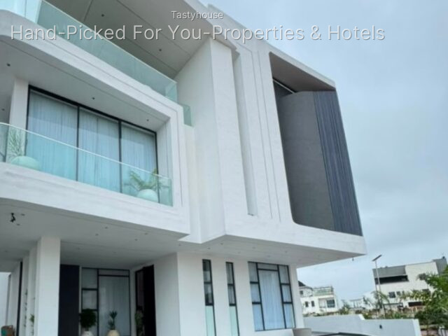 5 BEDROOM FULLY DETACHED DUPLEX WITH BQ