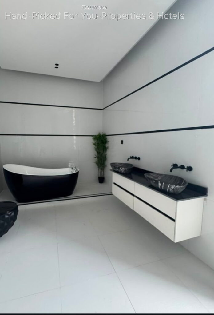 5 BEDROOM FULLY DETACHED DUPLEX WITH BQ