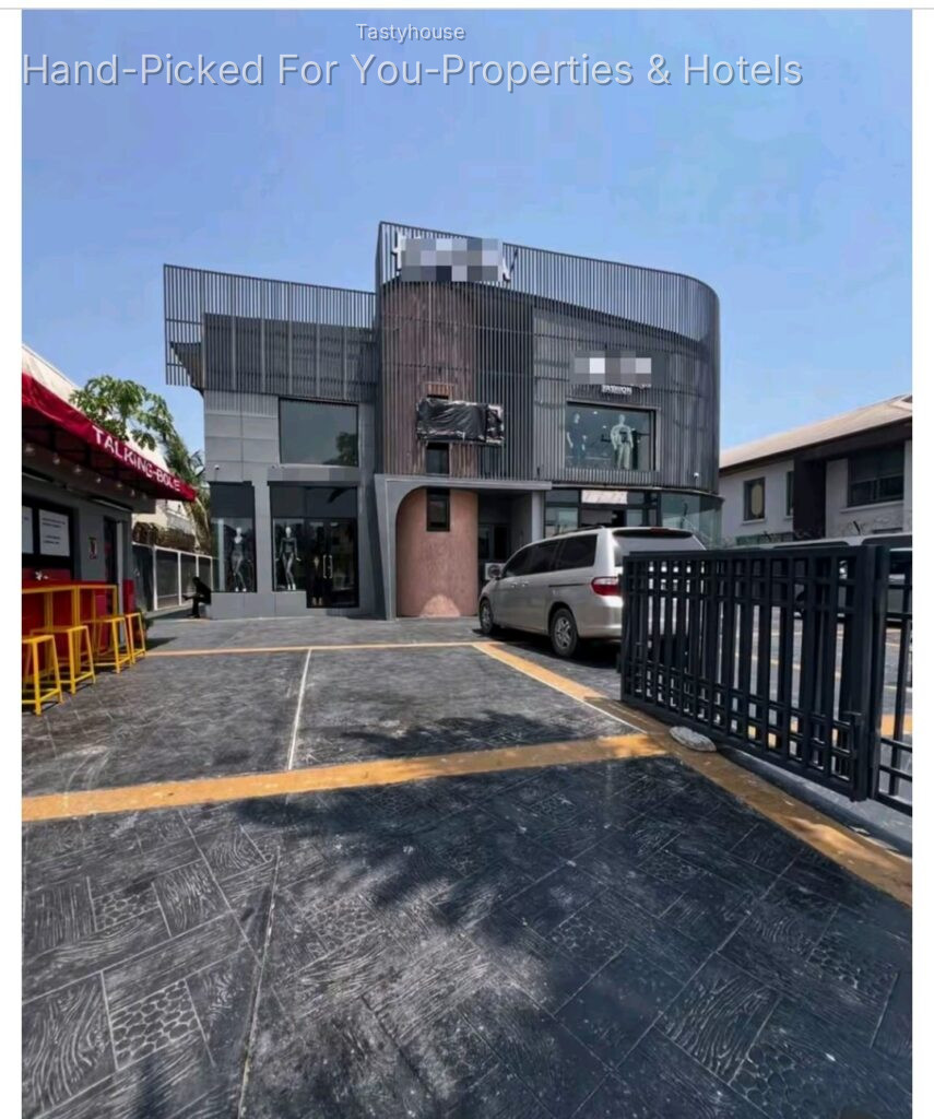 MASSIVE COMMERCIAL SPACE