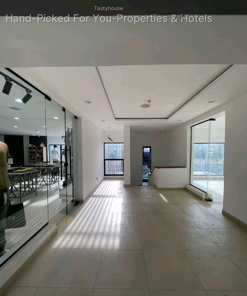 MASSIVE COMMERCIAL SPACE