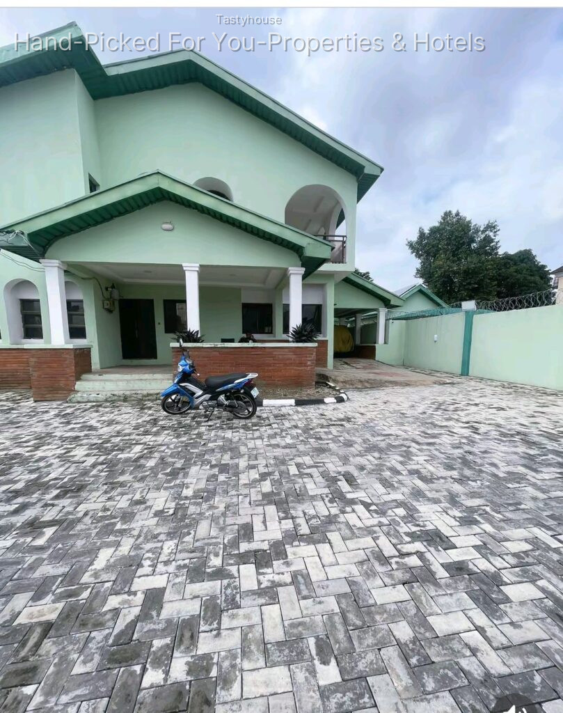 5bedroom fully detached