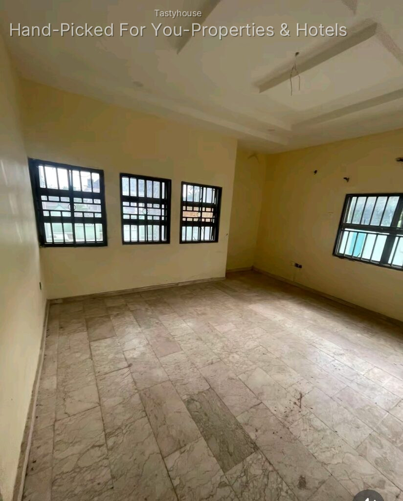 5bedroom fully detached