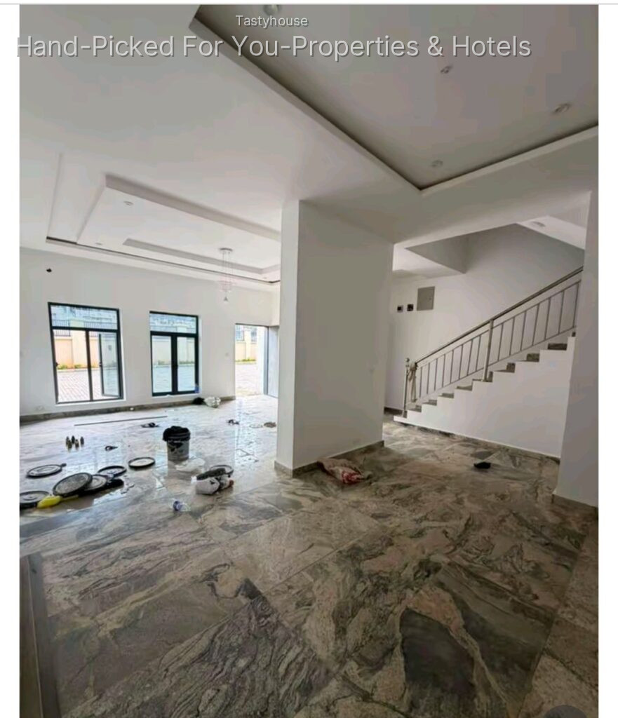 4 BEDROOM TERRACE DUPLEX
