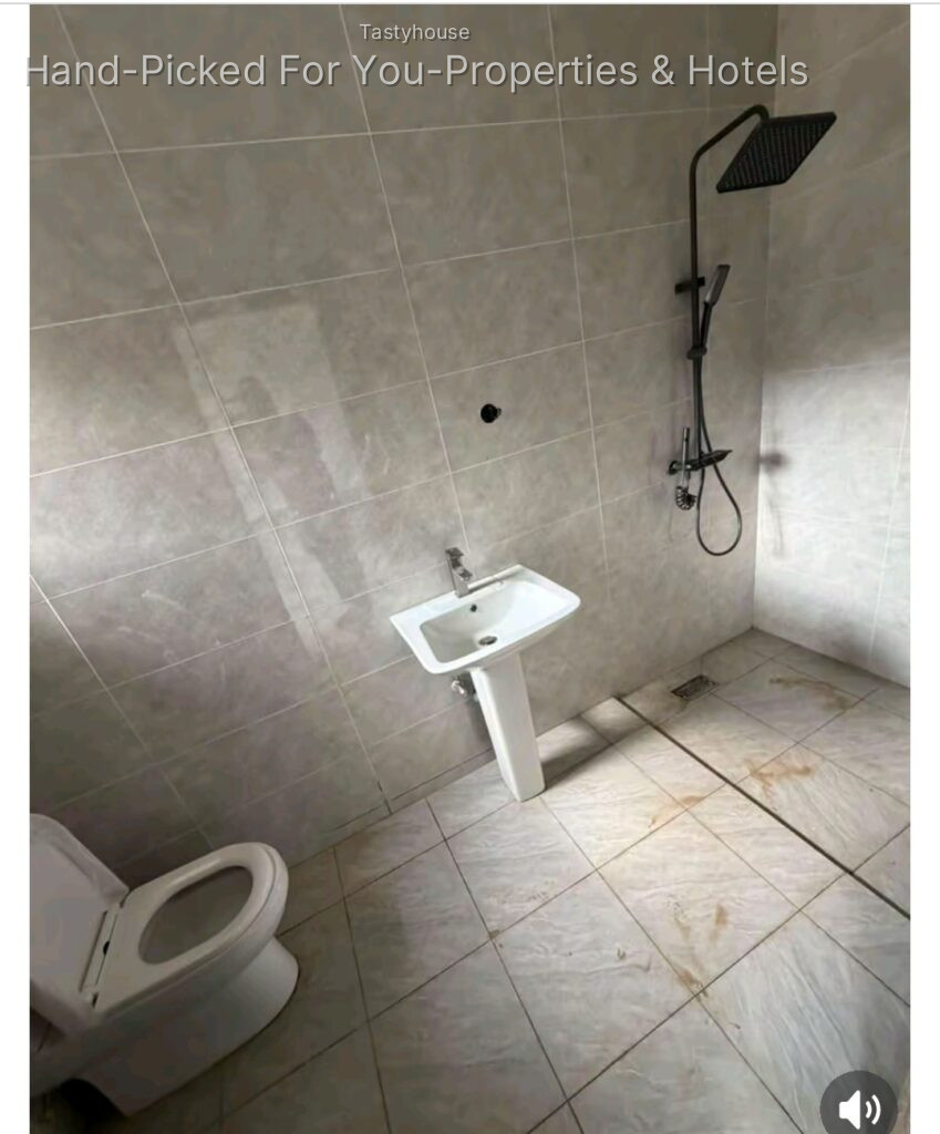 4 BEDROOM TERRACE DUPLEX