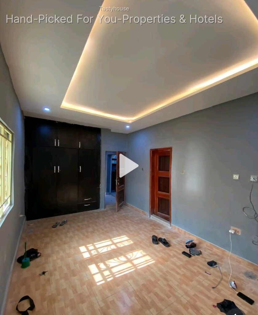 3 bedroom bungalow with one bedroom bq