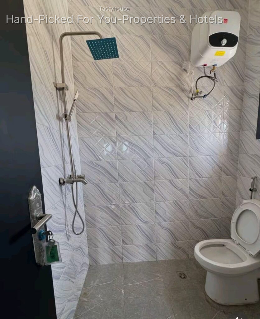 2-BEDROOM APARTMENT