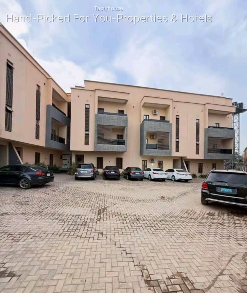 spacious 4 bedroom duplex with bq
