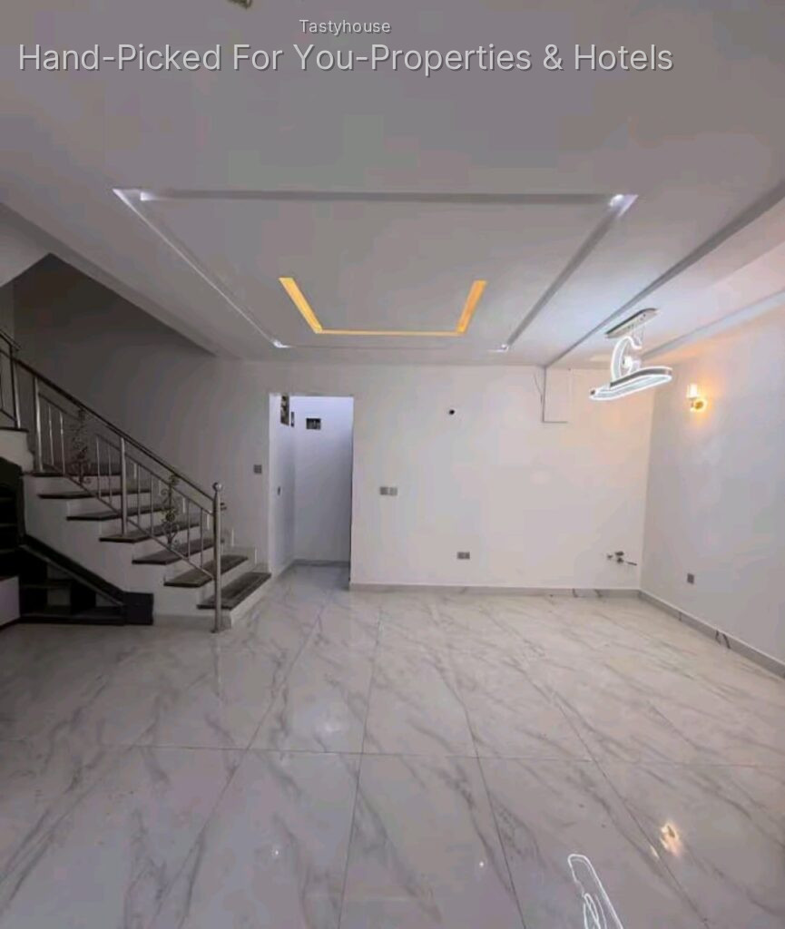 spacious 4 bedroom duplex with bq