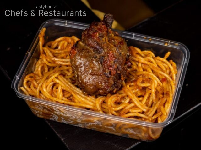 Jollof spaghetti & chicken