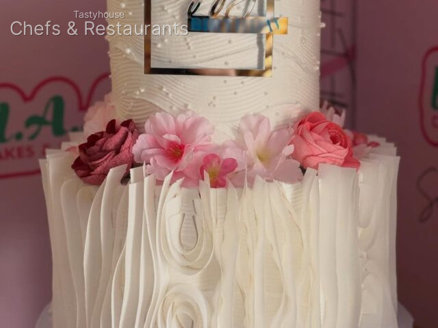 2 Tiered cake
