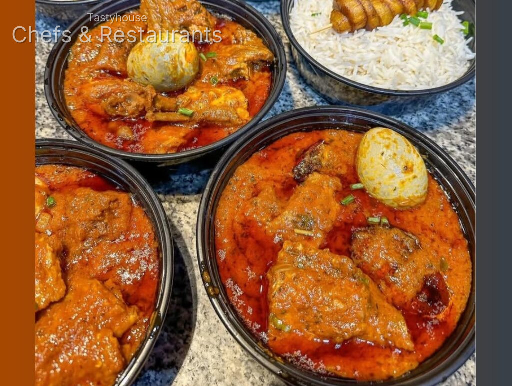 White rice and chicken stew with plantain