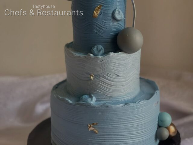 mini tier cakes
