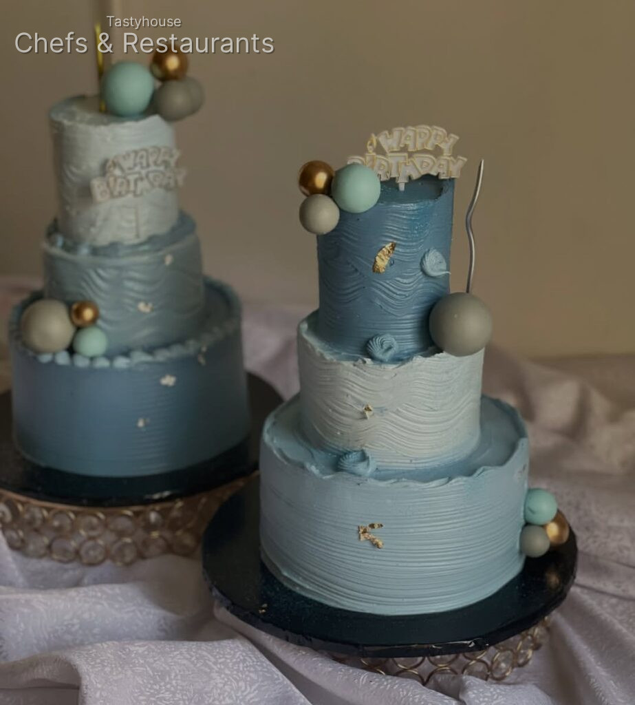 mini tier cakes