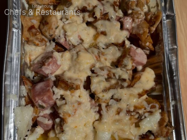 Tender juicy chicken bits x melted cheese