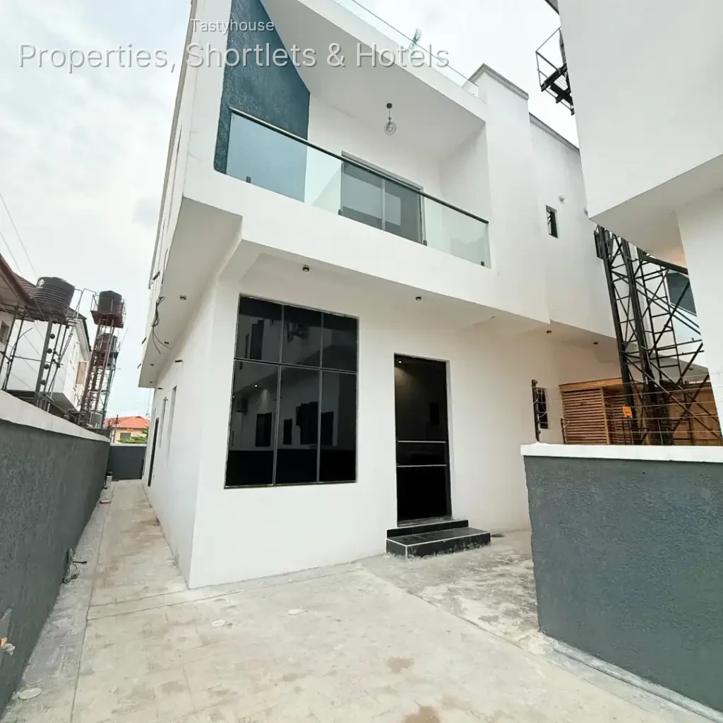 4 bedroom semi-detached duplex with bq
