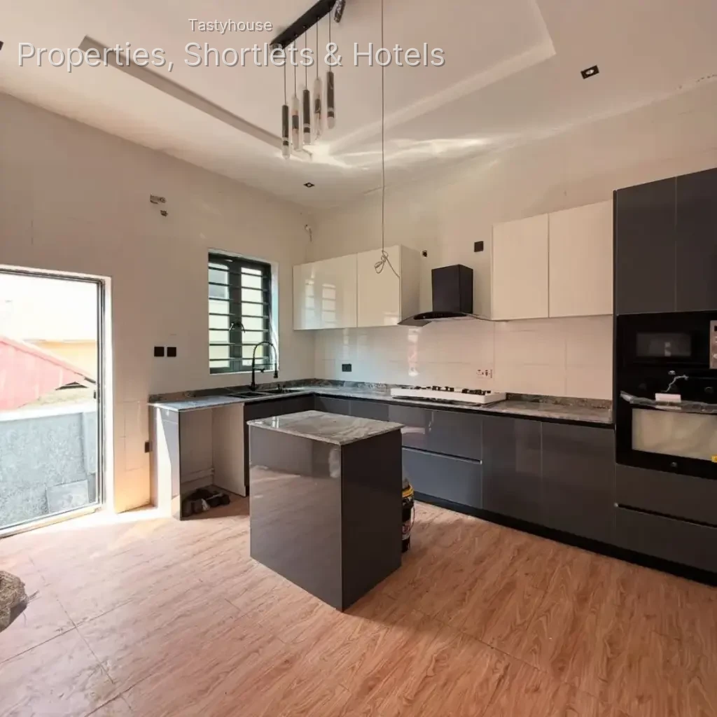 4 bedroom semi-detached duplex with bq