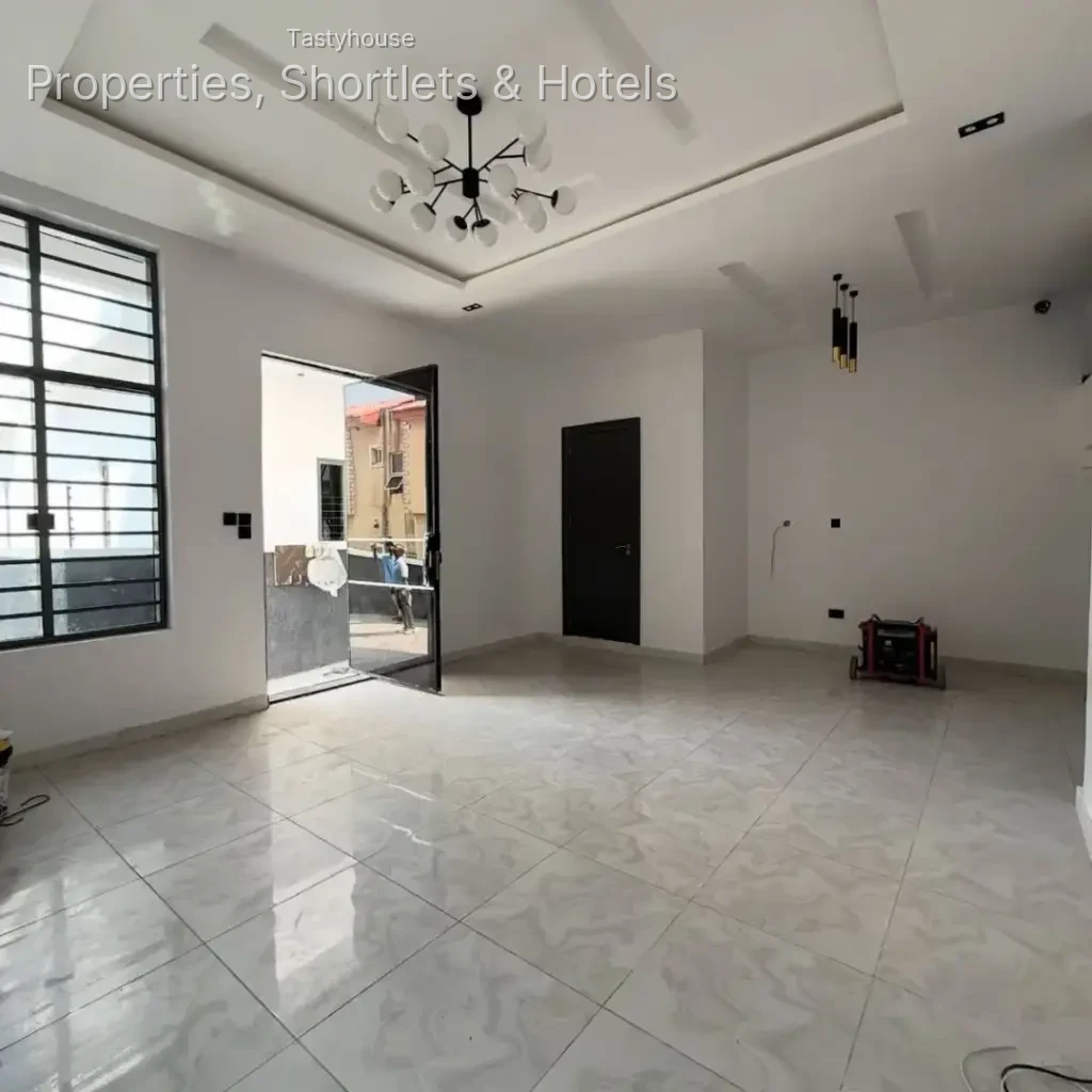 4 bedroom semi-detached duplex with bq