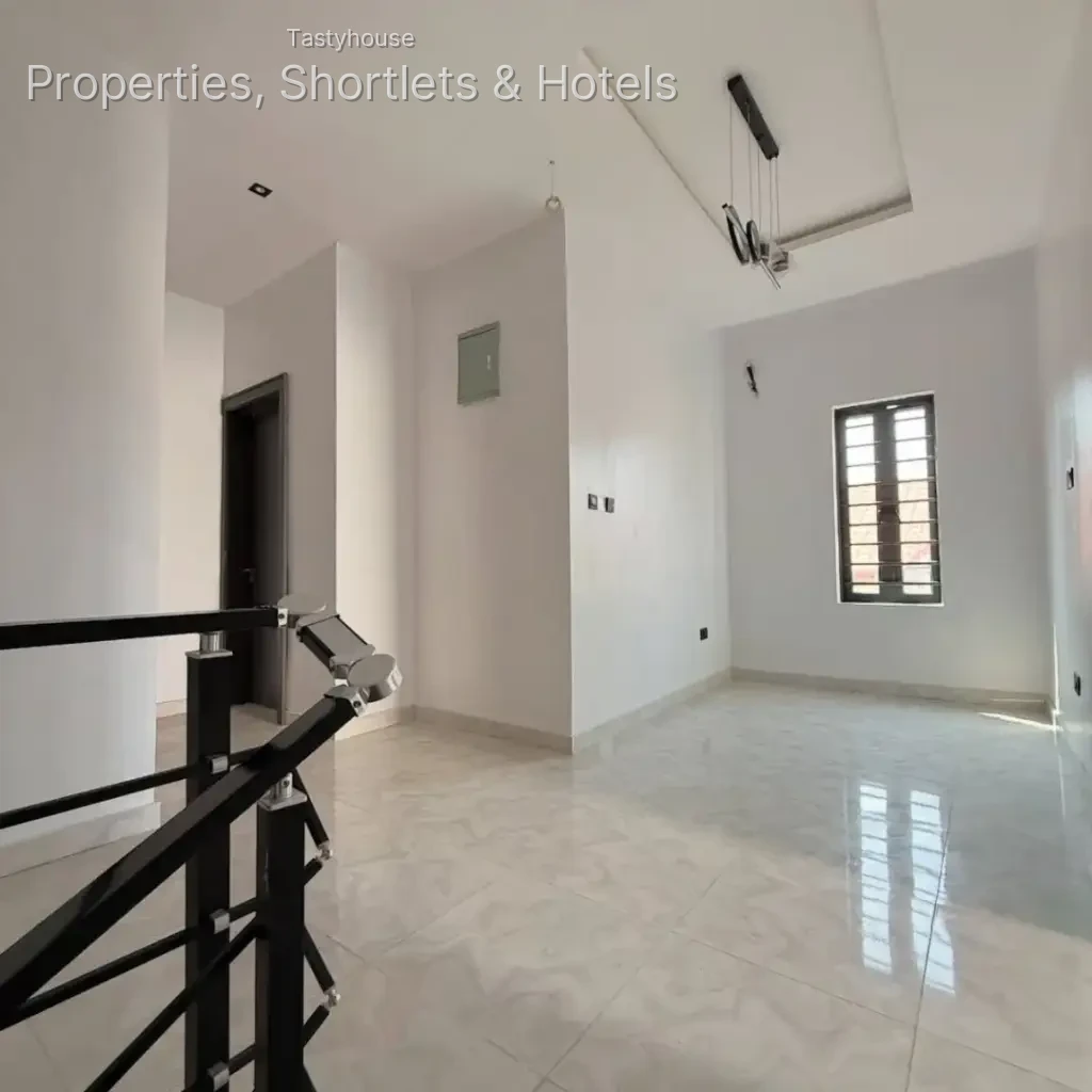 4 bedroom semi-detached duplex with bq