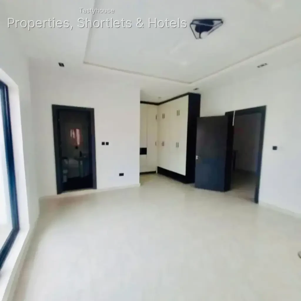 4 bedroom semi-detached duplex with bq