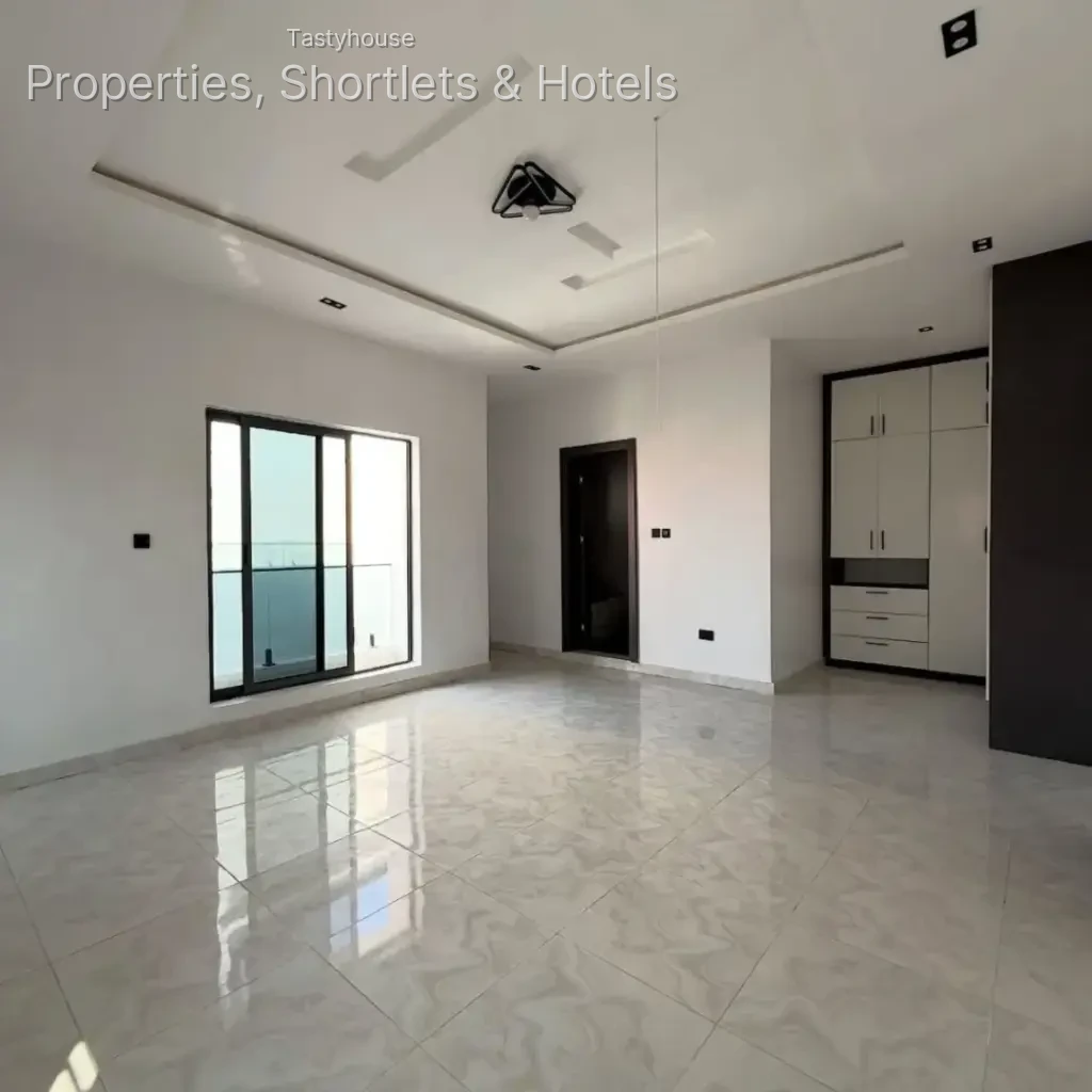 4 bedroom semi-detached duplex with bq