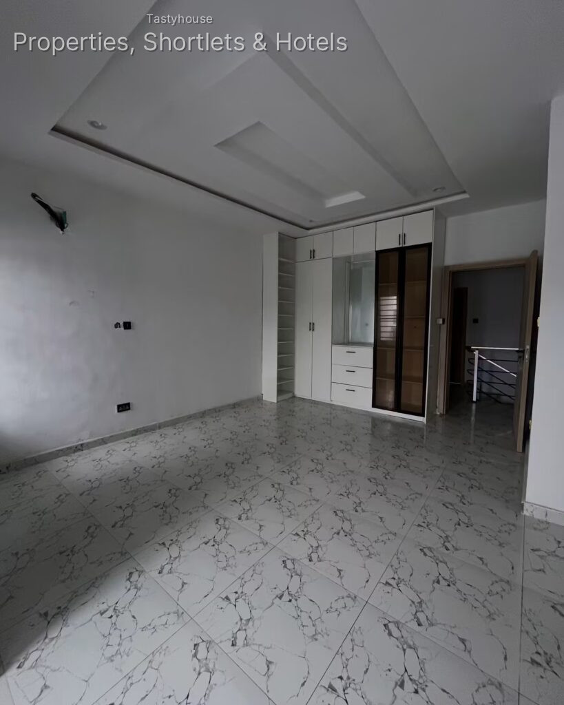 3 – Bedrooms Maisonette