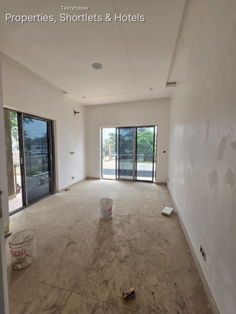 3 BEDROOM APARTMENT plus BỌ