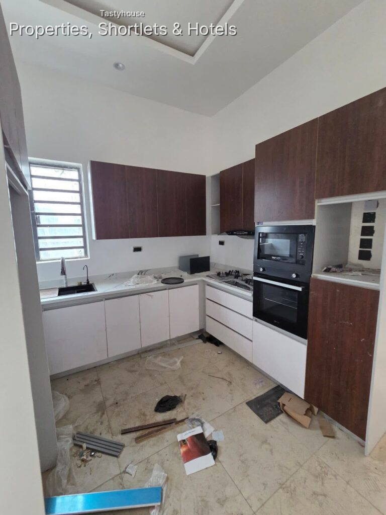 3 BEDROOM APARTMENT plus BỌ