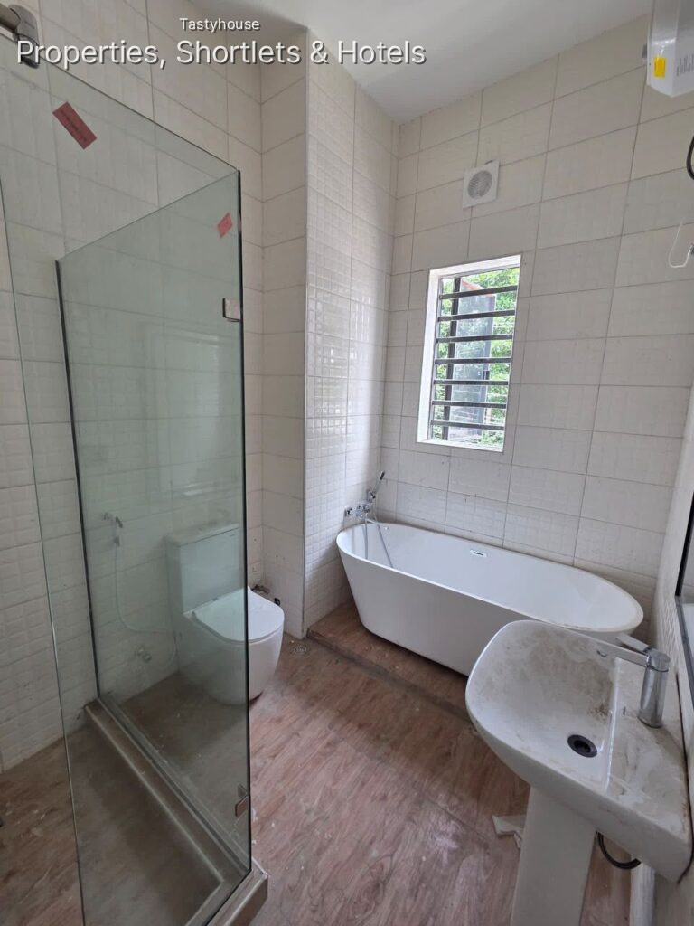 3 BEDROOM APARTMENT plus BỌ