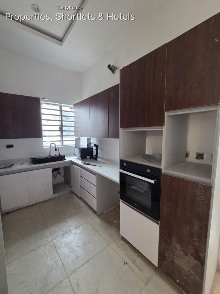 3 BEDROOM APARTMENT plus BỌ