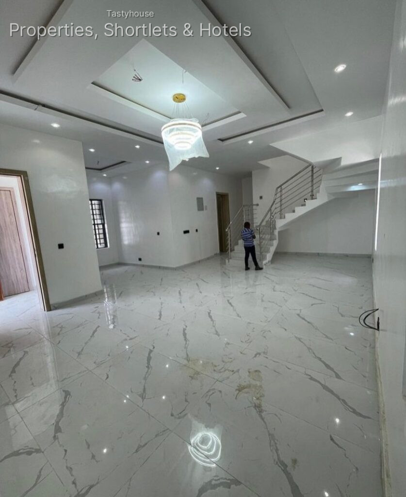 5 bed fully detached duplex with BQ