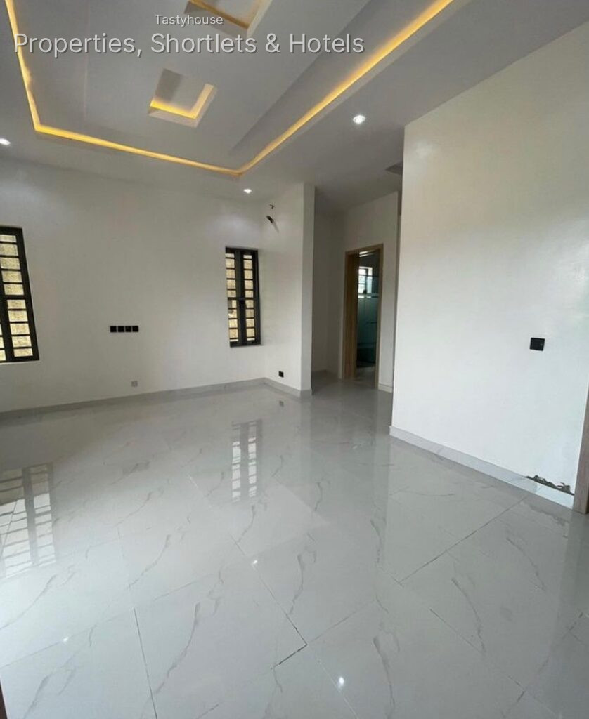 5 bed fully detached duplex with BQ