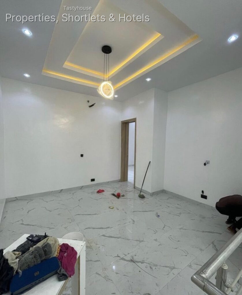 5 bed fully detached duplex with BQ