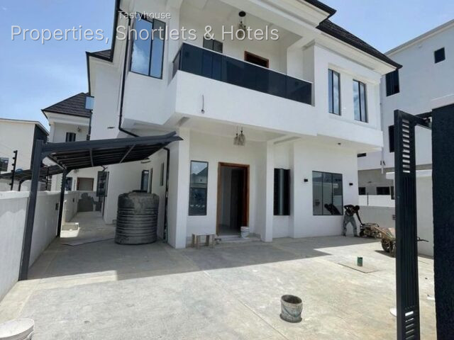 5 bed fully detached duplex with BQ