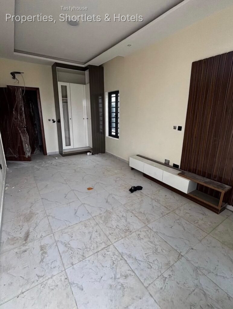4 Bedrooms Semi Detached Duplex + BỌ