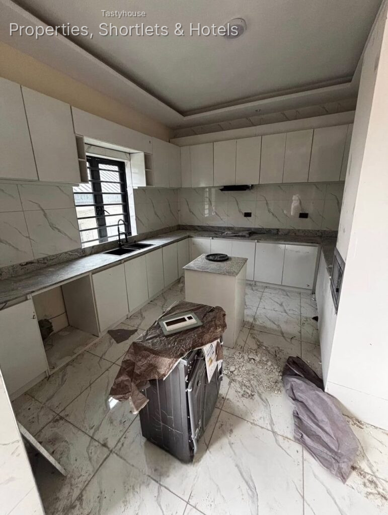 4 Bedrooms Semi Detached Duplex + BỌ