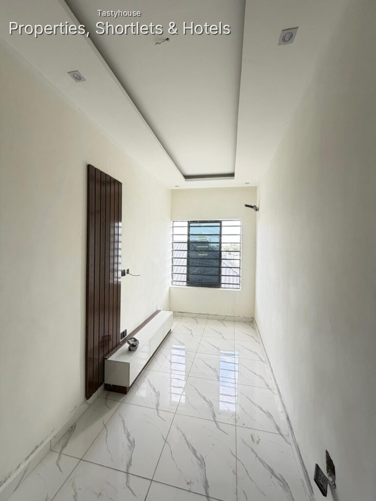 4 Bedrooms Semi Detached Duplex + BỌ