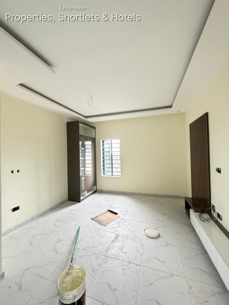4 Bedrooms Semi Detached Duplex + BỌ
