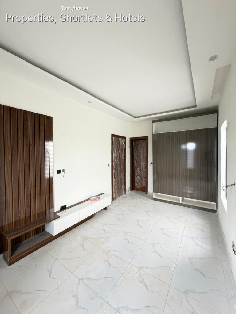 4 Bedrooms Semi Detached Duplex + BỌ