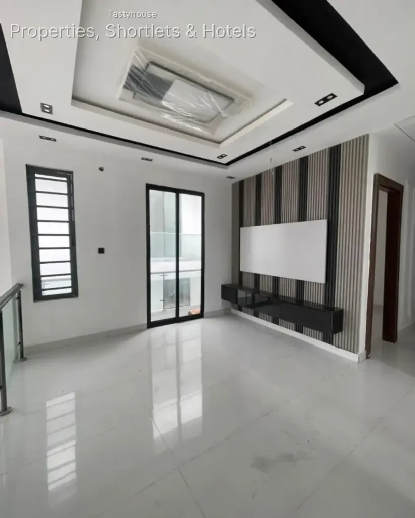 5-BEDROOM FULLY DETACHED DUPLEX