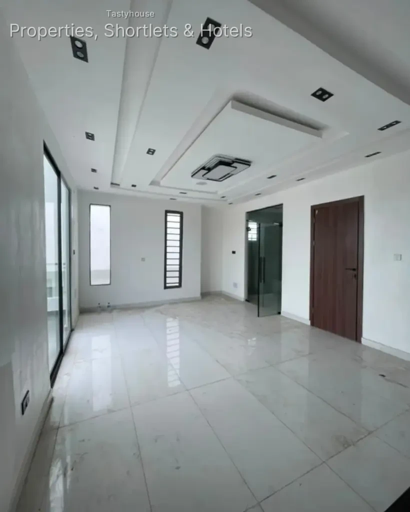 5-BEDROOM FULLY DETACHED DUPLEX