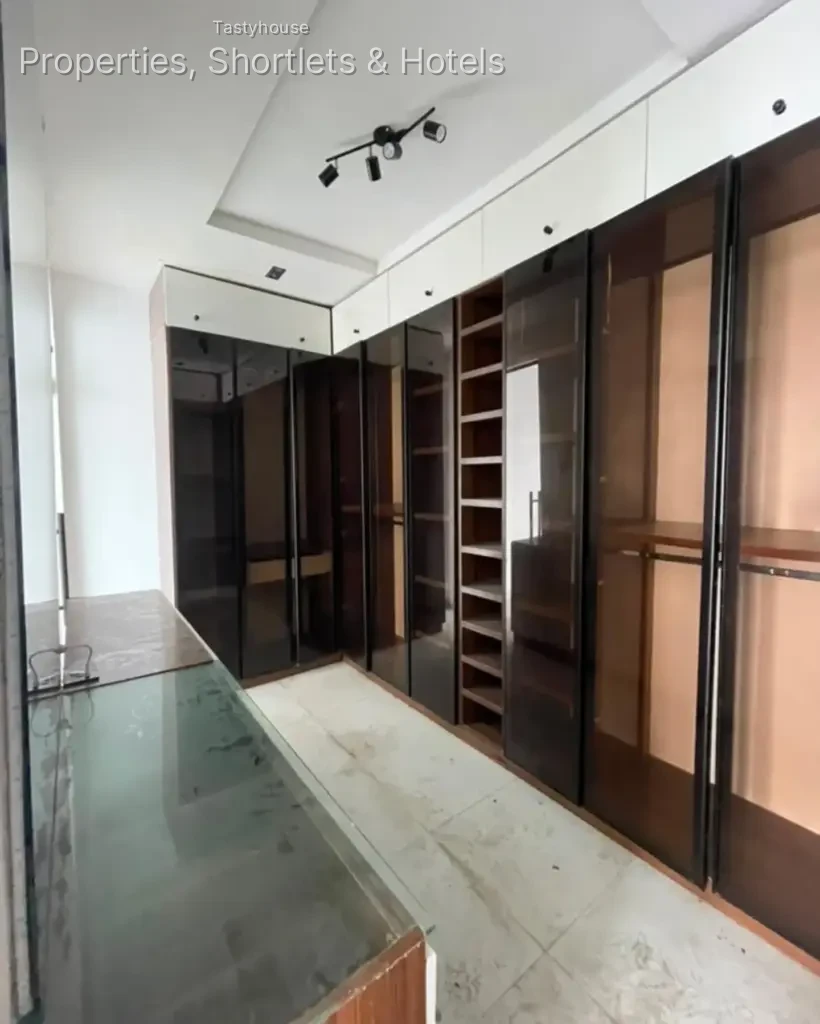 5-BEDROOM FULLY DETACHED DUPLEX