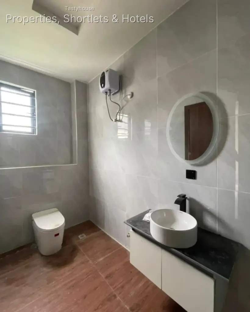 5-BEDROOM FULLY DETACHED DUPLEX