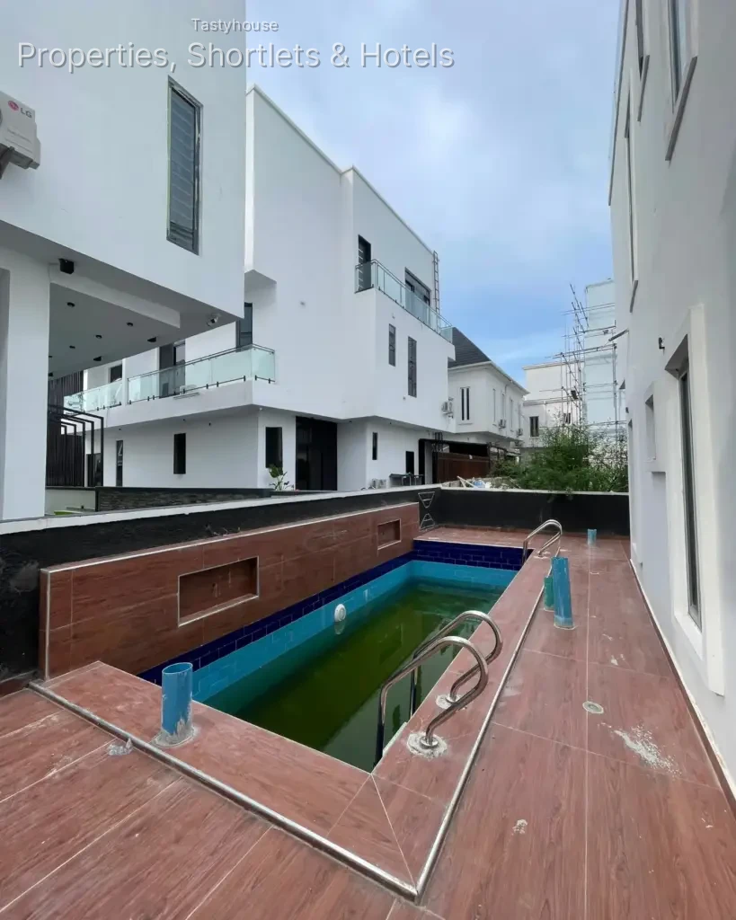 5-BEDROOM FULLY DETACHED DUPLEX