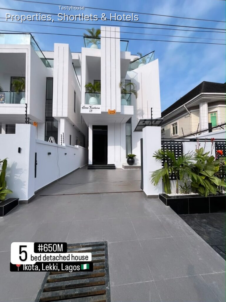 5 Bedrooms Fully Detached Duplex
