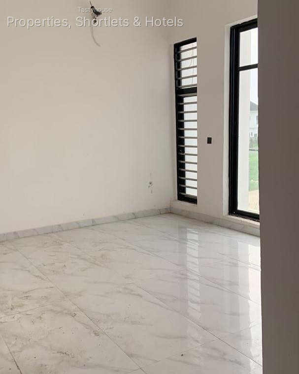 Self compound 3bed terrace with bq